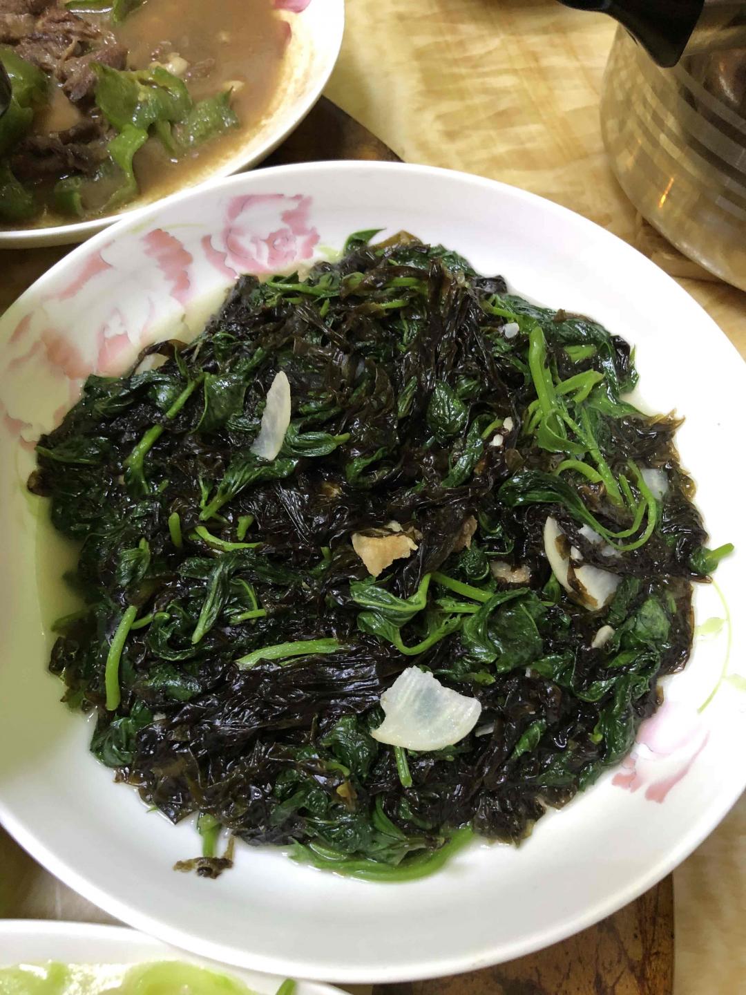 放着威士忌,陪老爸喝白兰地。