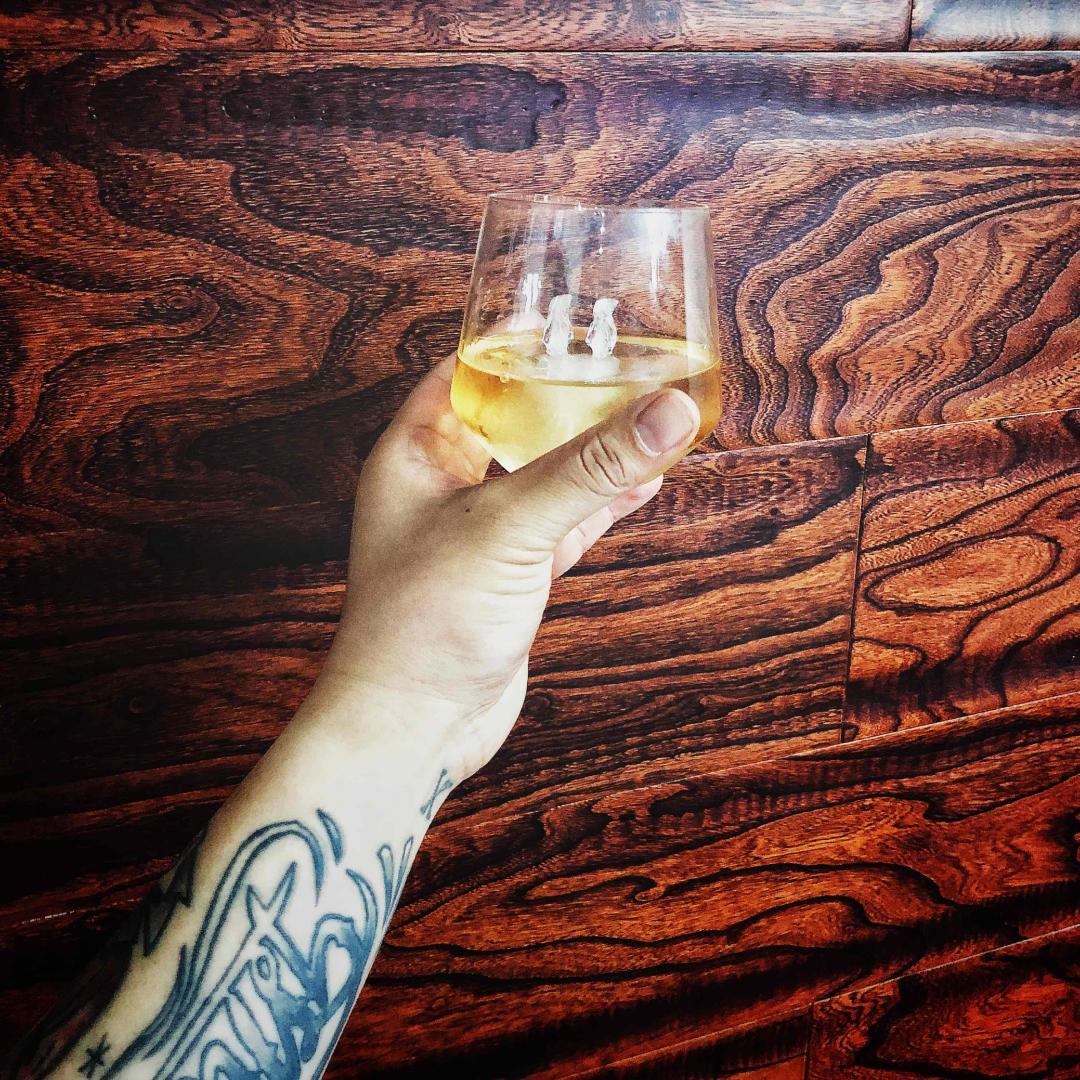 酒入各喉 自己喜欢就好