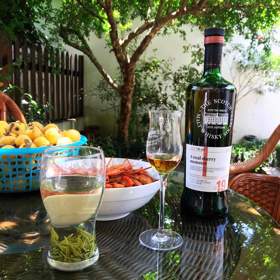 舒服的一天，雪莉怪兽，太湖边的虾，自摘的枇杷，井水冰镇的香槟西瓜火龙果～