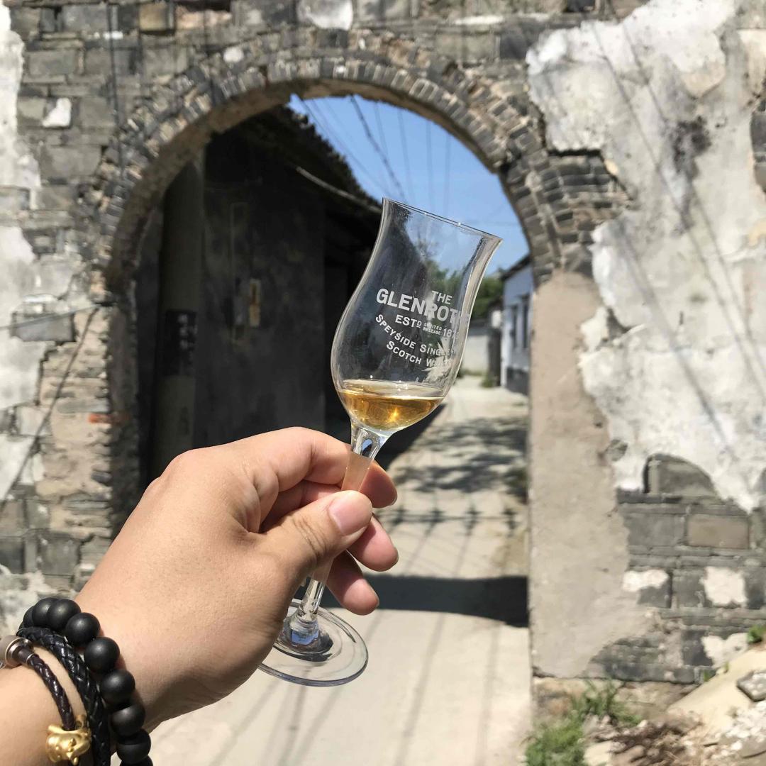 舒服的一天，雪莉怪兽，太湖边的虾，自摘的枇杷，井水冰镇的香槟西瓜火龙果～