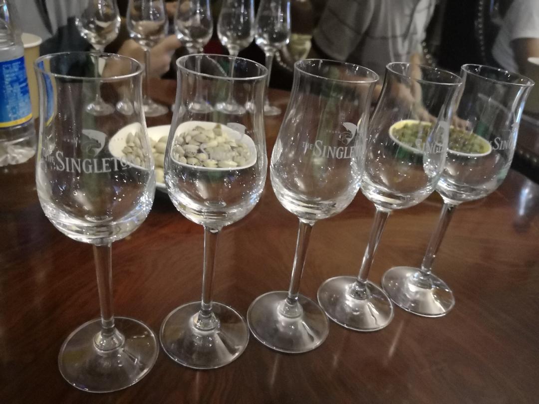 在东莞柏成吧，帝吉亚欧品鉴会