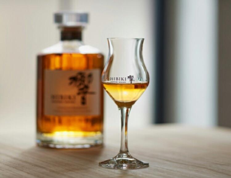 響17的價格只能用瘋狂來形容了 只能買隻杯子留作紀念了