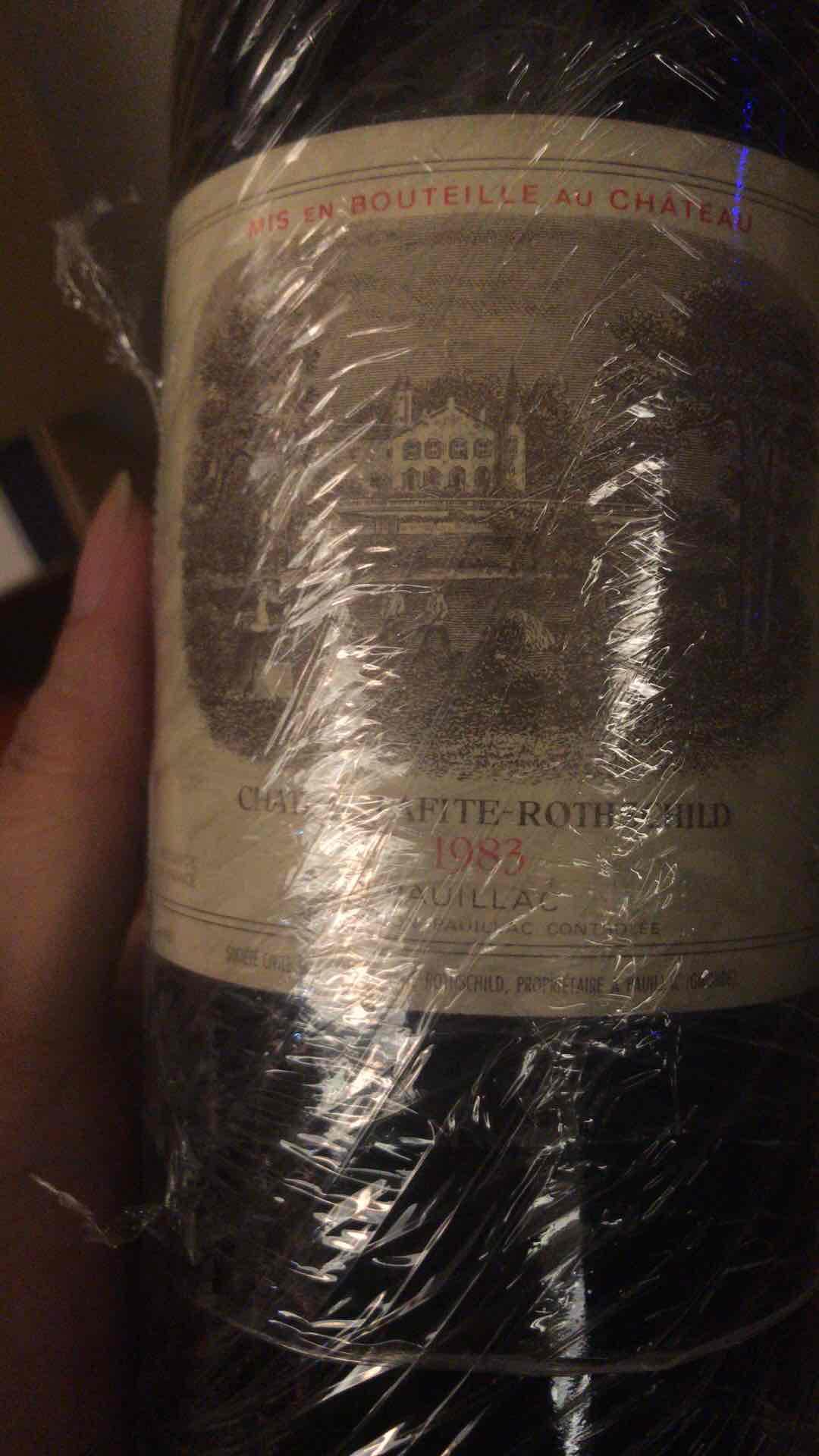 喝酒的正确方式。人多是开红酒还是威士忌？