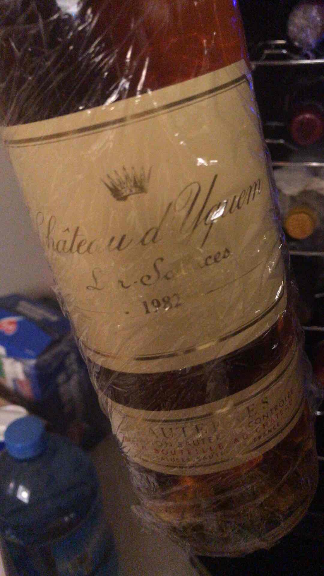 喝酒的正确方式。人多是开红酒还是威士忌？