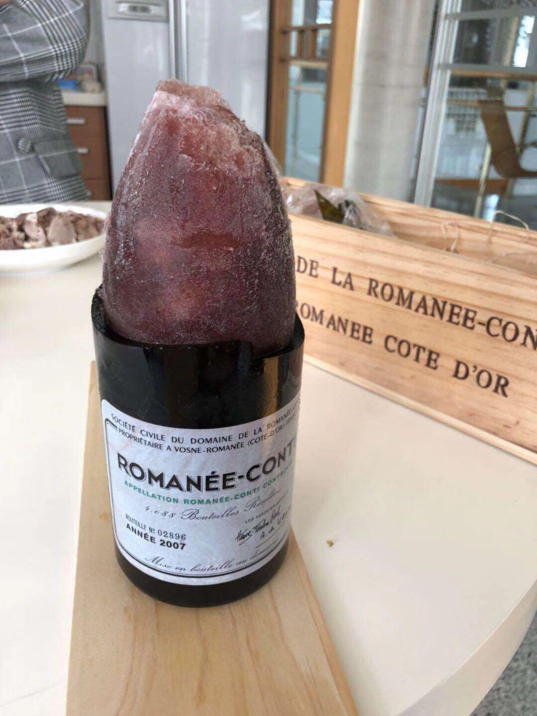 喝酒的正确方式。人多是开红酒还是威士忌？