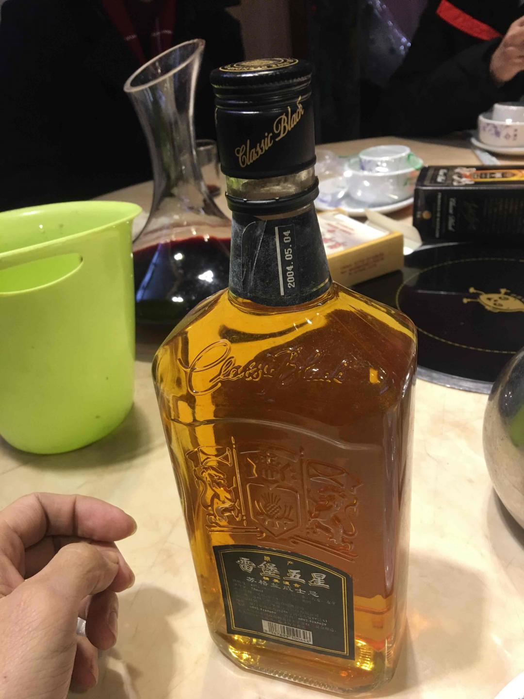 午饭感谢哥们的老酒一瓶<img src='https://sdata.whiskyworm.com/xcxpics/emoji_1.png' class='emoji' />