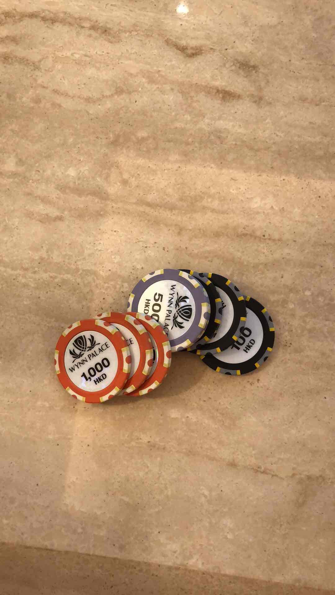 请问大神们知道澳门哪里有好的威士忌吧吗？价格公道，又有好酒可以喝的那种。赢了点小钱，准备晚上出去浪一下。