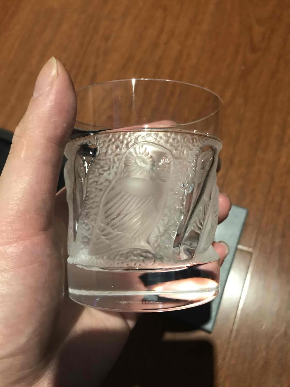 这酒是买不起的！不过杯子买得起