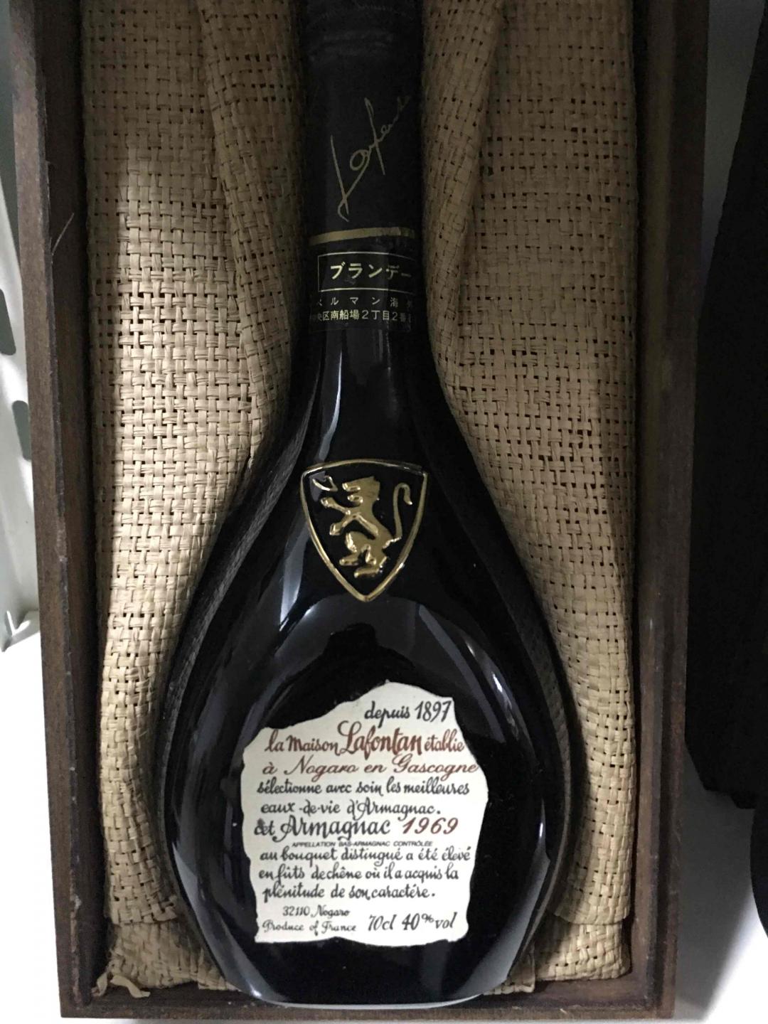 到酒商家里买支班尼富24年IB¥1200/图一/，顺手多拍几瓶惹不起的<img src='https://sdata.whiskyworm.com/xcxpics/emoji_14.png' class='emoji' />，然后再品茶吹水。