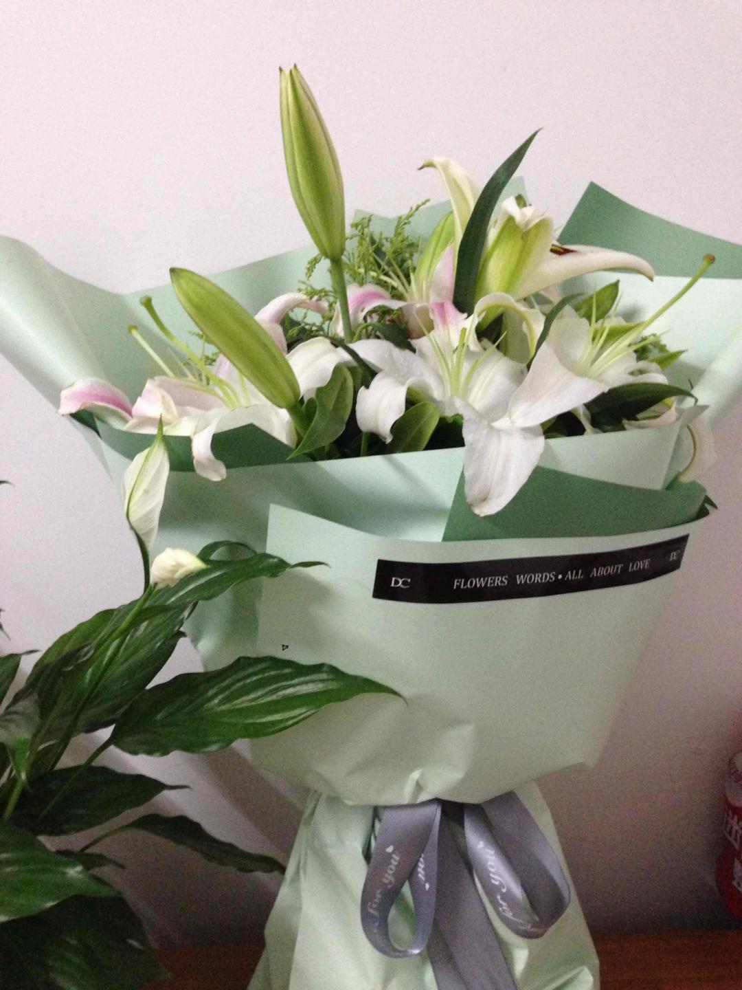 感谢某人💐🍺……喝点庆祝一下<img src='https://sdata.whiskyworm.com/xcxpics/emoji_22.png' class='emoji' />