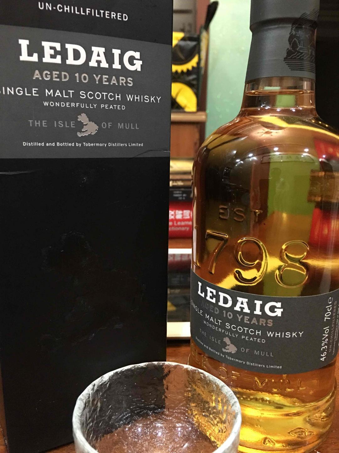 很泰卡风暴的一款酒，区别于入口先感觉到热带水果味，和后段欠潮水式的海风气息。