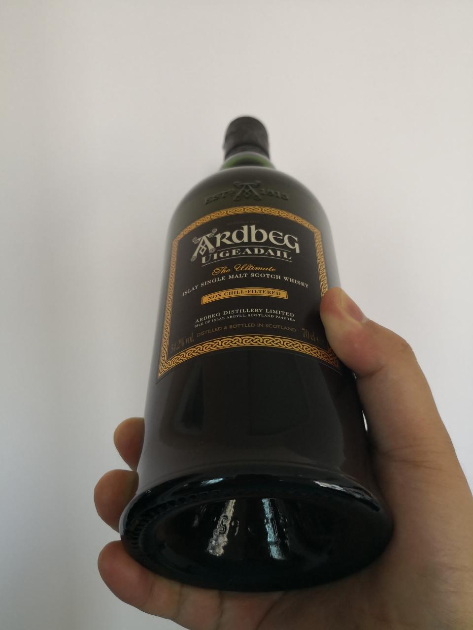 早早早，总觉得ardbeg的瓶子很有美感，是其他威所不能比～