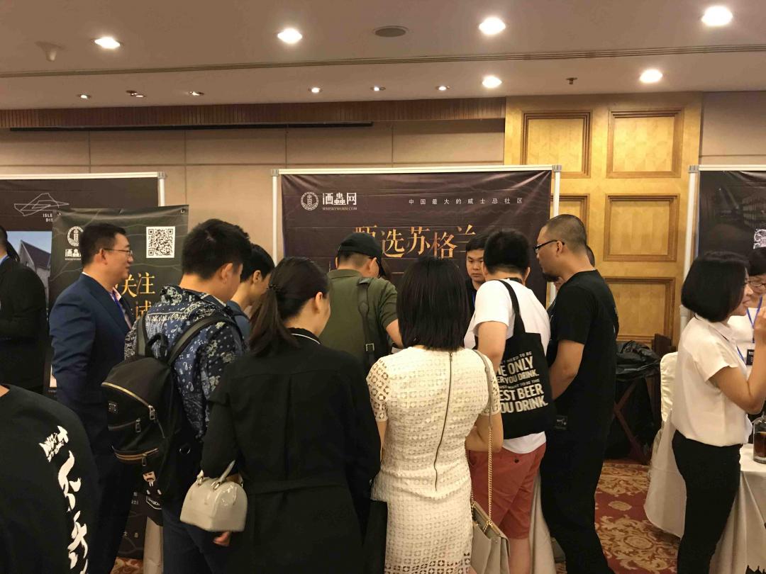 好酒太多，还是拍人吧