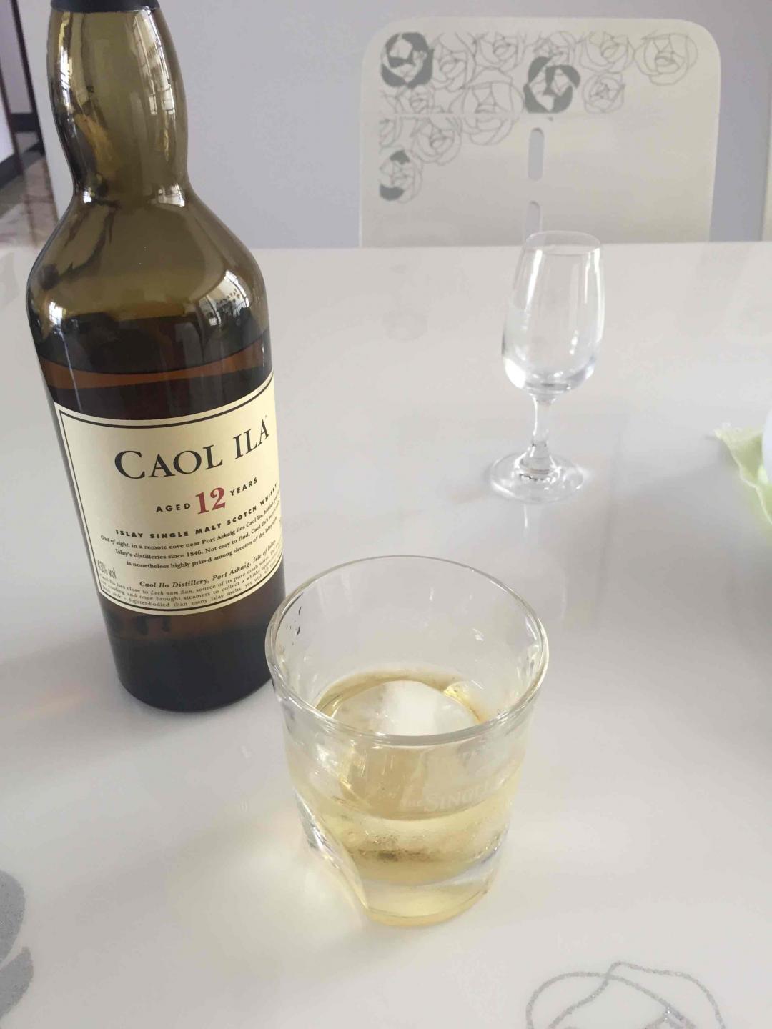 广东的夏天像个烤炉，饭后来highball一杯，舒服。好喝又大口