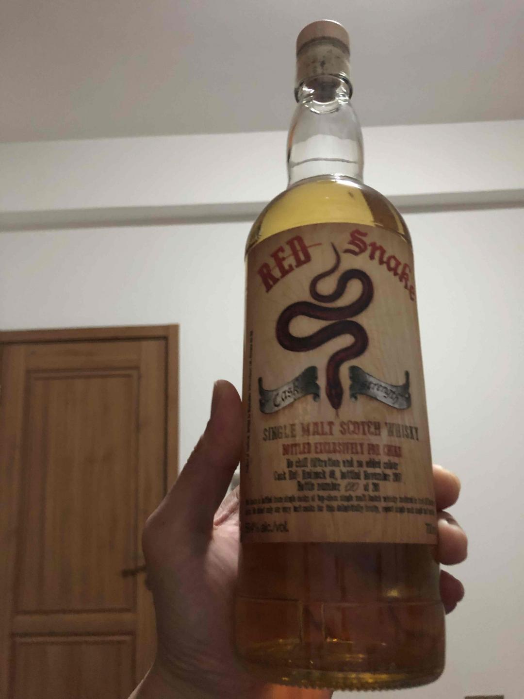 今天来瓶小红蛇，度数有点高。有点晕了。