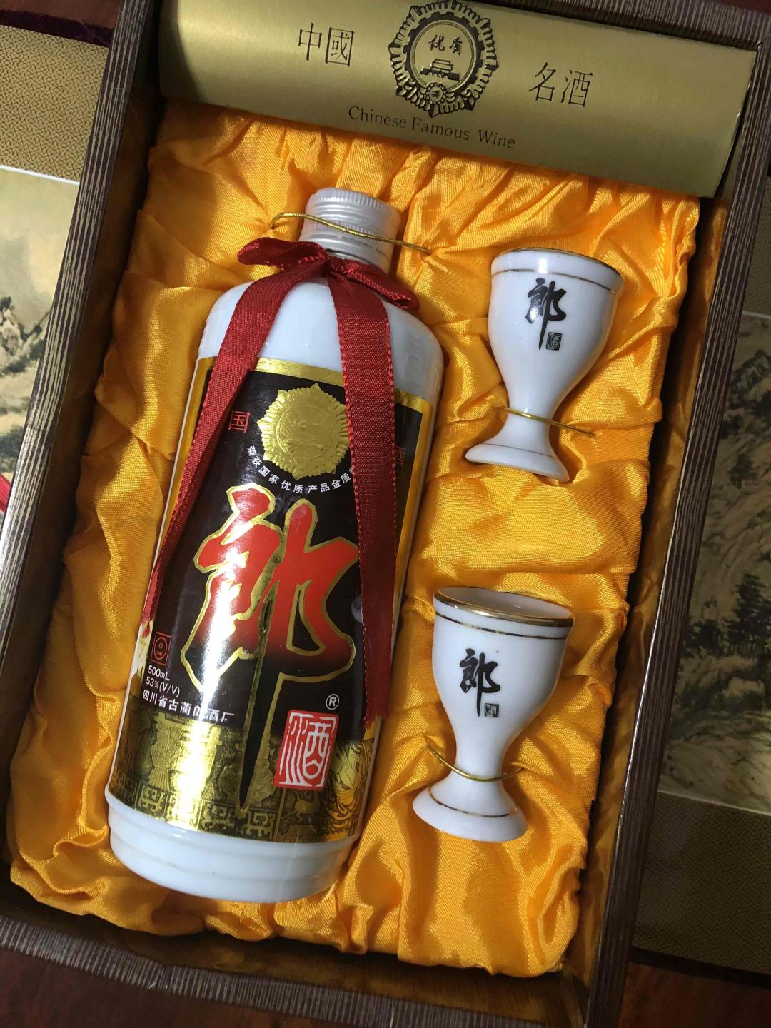 搬家總有新發現 原來這二年還買了不少白酒🍶 可以以前沒買些茅台