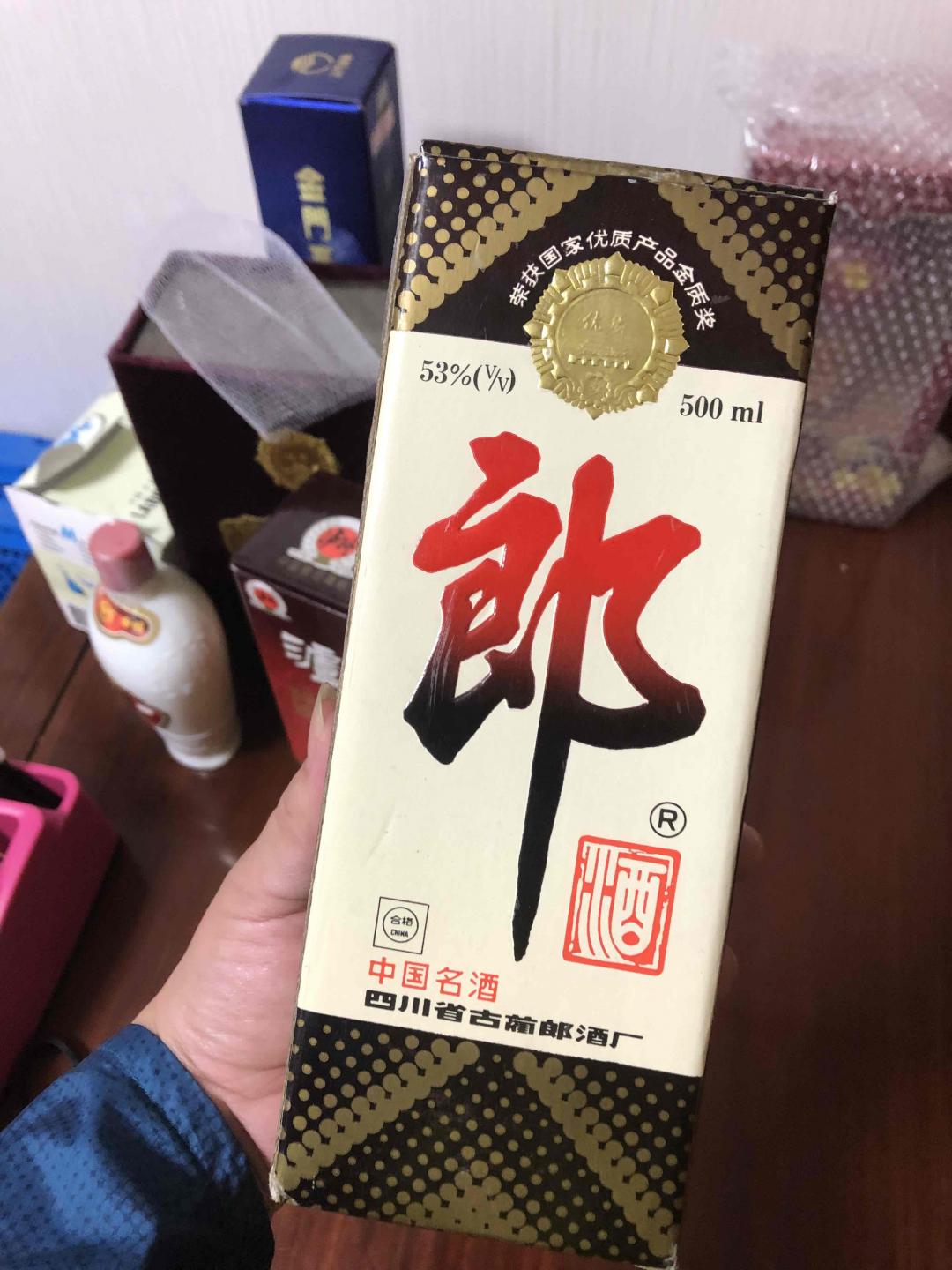 搬家總有新發現 原來這二年還買了不少白酒🍶 可以以前沒買些茅台