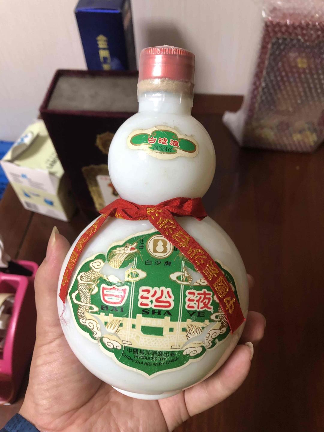 搬家總有新發現 原來這二年還買了不少白酒🍶 可以以前沒買些茅台