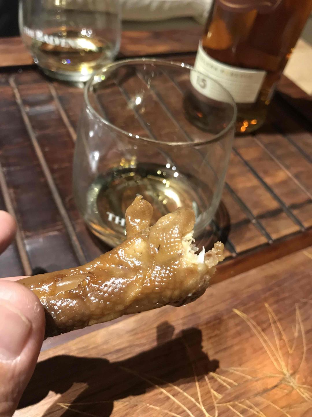 聊天、格兰菲迪15年、汕头𠧧鸭脚........爽！