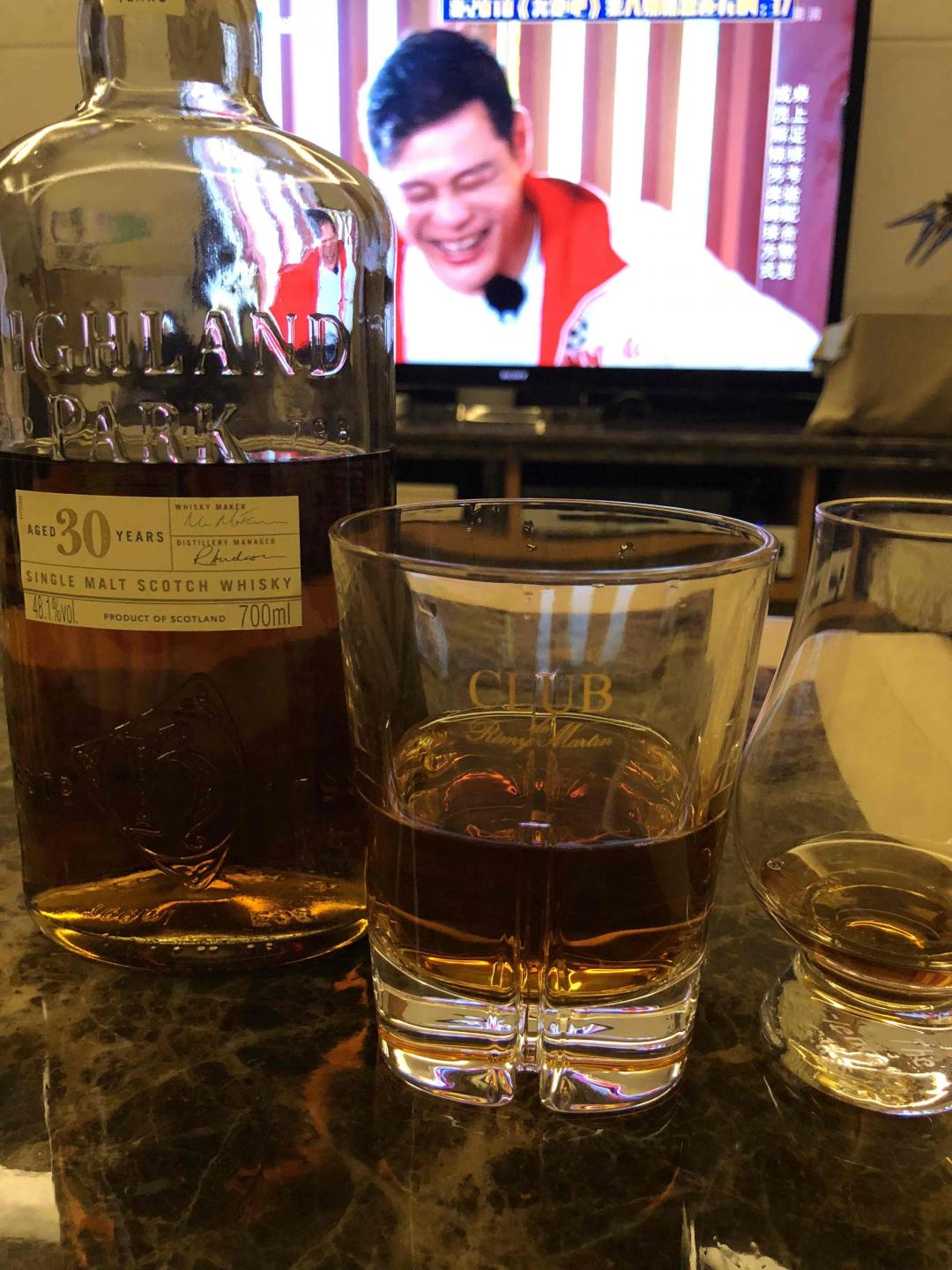 坐观拍卖龙虎斗<img src='https://sdata.whiskyworm.com/xcxpics/emoji_30.png' class='emoji' />