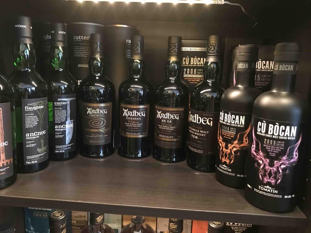 今天走了三家店，看的眼花缭乱，明显感觉知识不够用，后来只能找了几瓶熟悉的日威，价格低于国内和日本