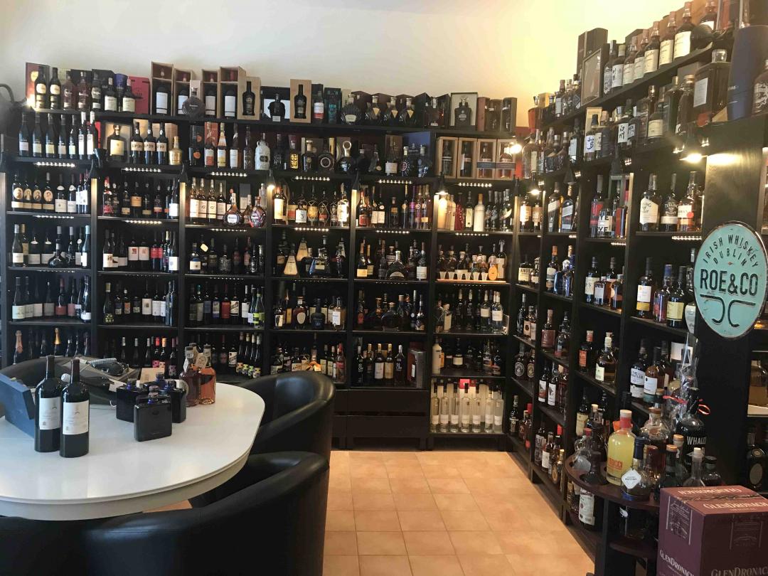 今天走了三家店，看的眼花缭乱，明显感觉知识不够用，后来只能找了几瓶熟悉的日威，价格低于国内和日本