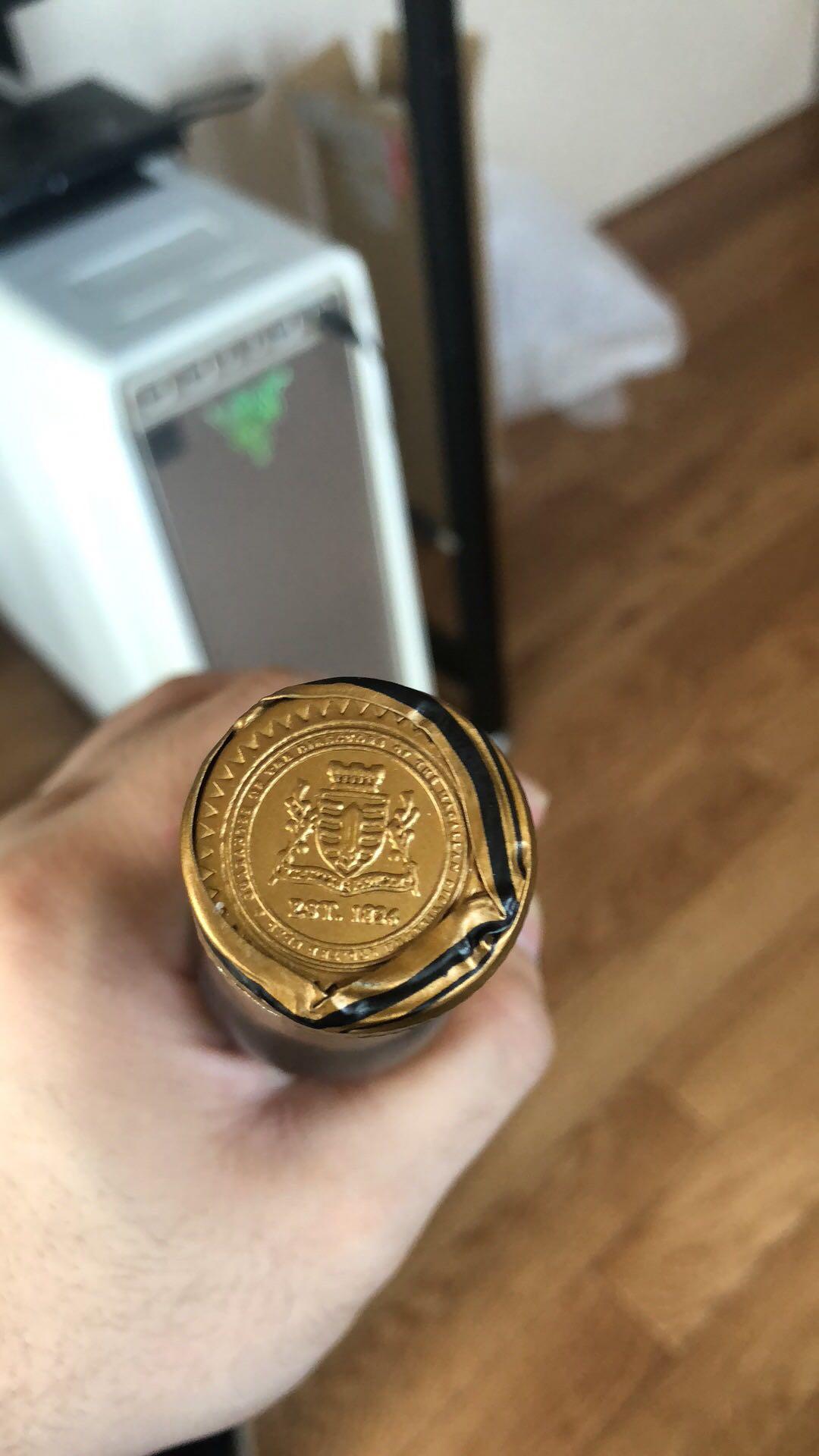 这瓶酒好蛋疼啊……