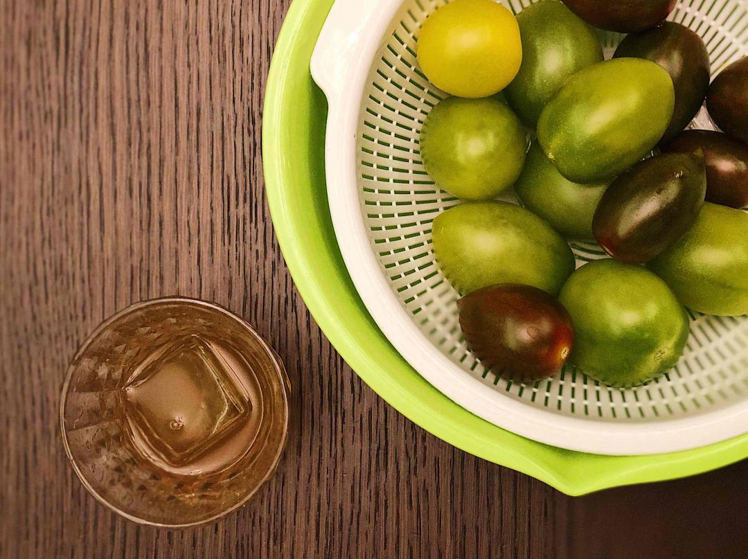 吃完自己做的惠灵顿牛排（洋人牛肉馅饼），水果还是要来点雪莉。