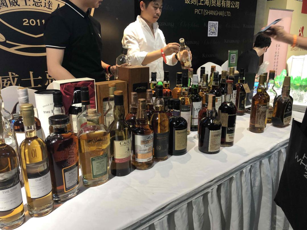 昨天现场一下子就喝多了