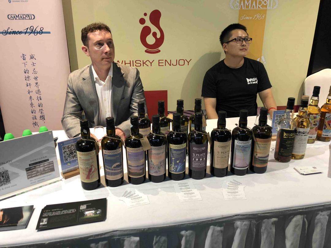 昨天现场一下子就喝多了