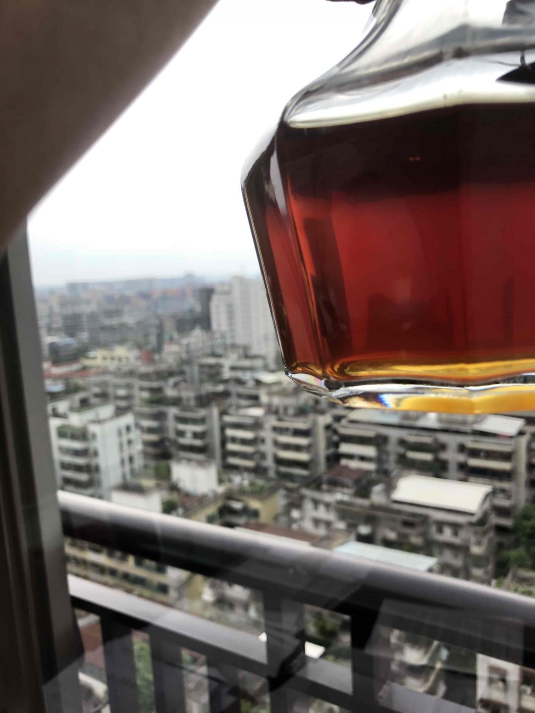 白马和DUNHILL有沉淀物和浑浊