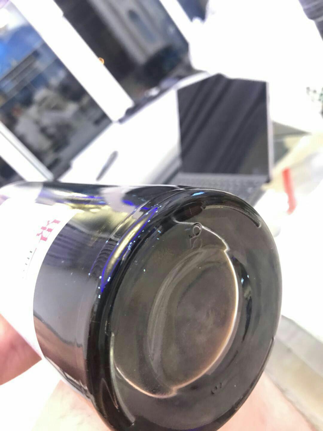 威士忌內容物裡的飄沈雜質正常嗎？什麼說法？求解，感謝酒友們說明。