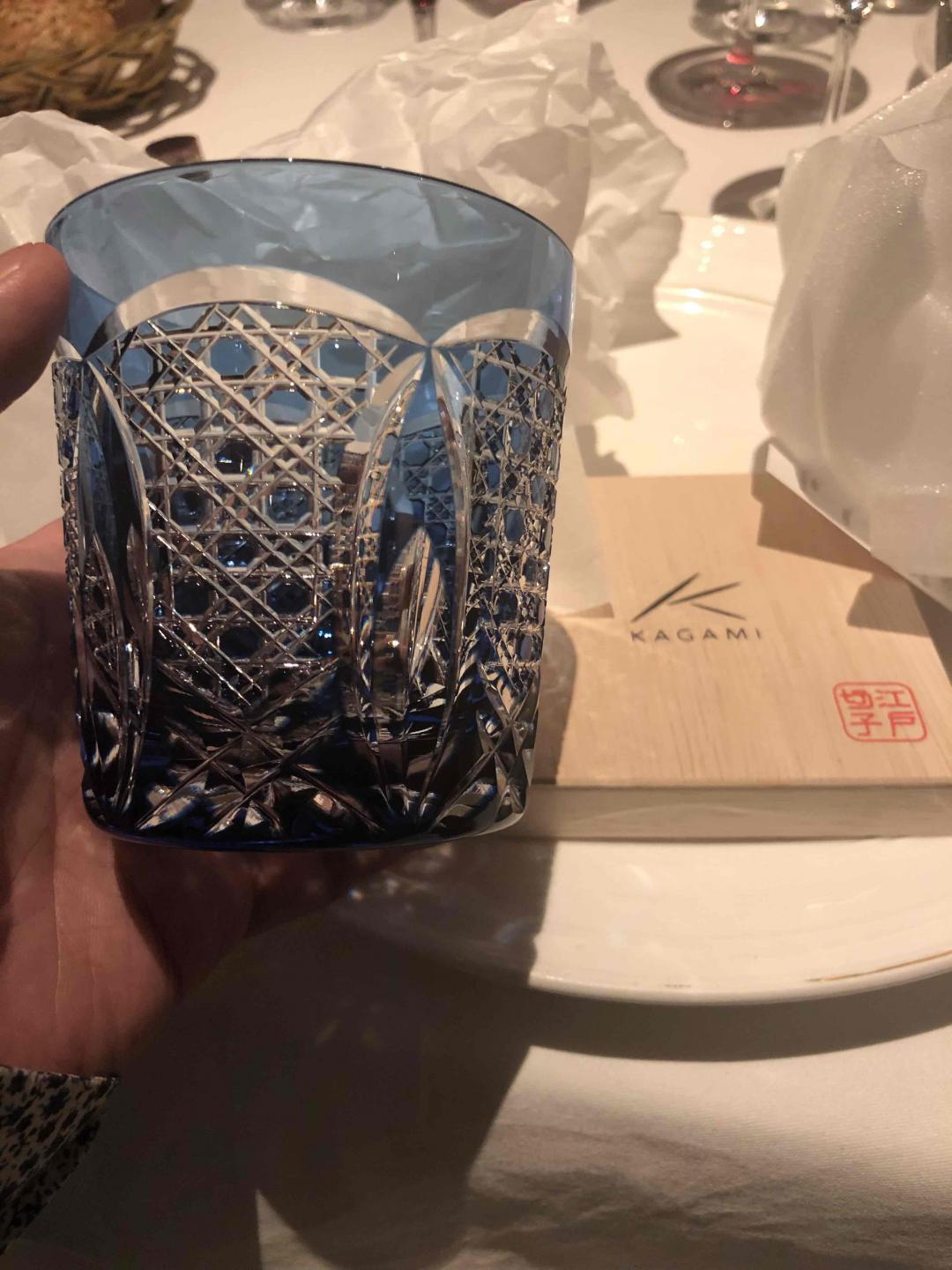 难得的酒和难得的好杯子