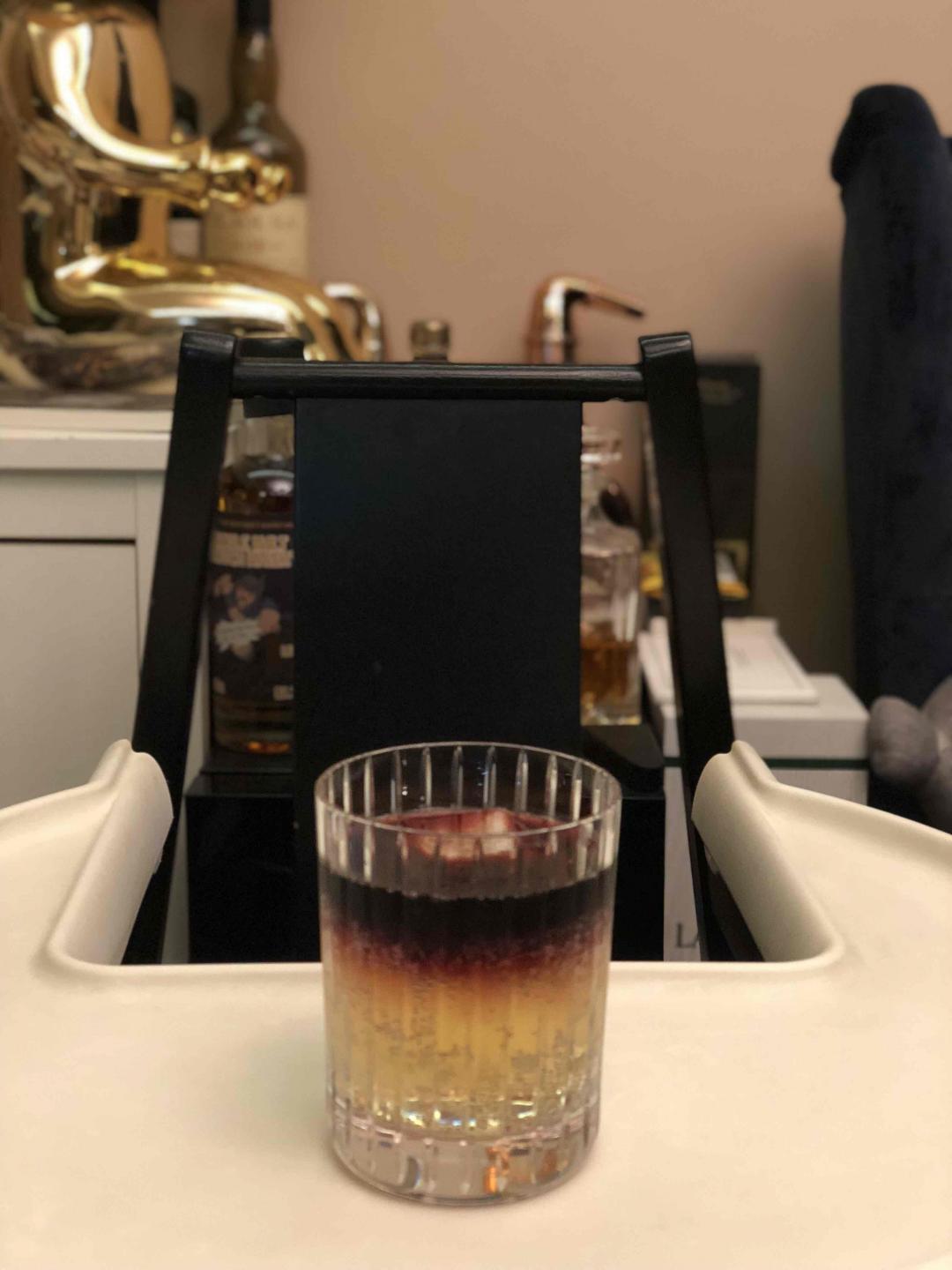 红酒，威士忌，干姜水。起名，血溅沙场～