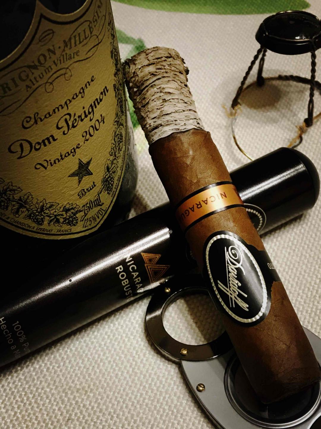 第一次用香槟配雪茄
