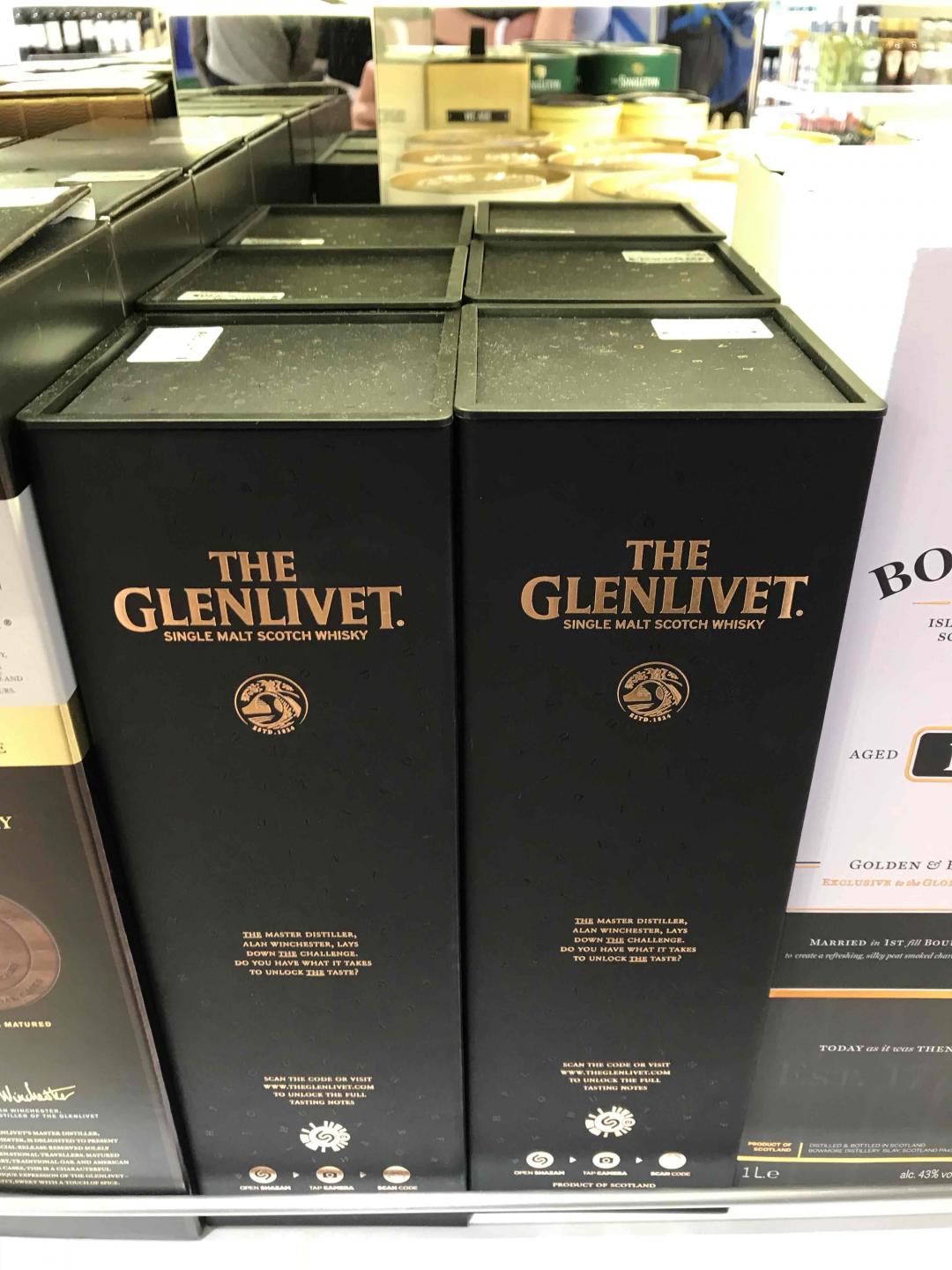 Glenlivet Code 太坑了，天猫官方预售1400多rmb，普吉岛机场王权免税店就3960Baht（约792rmb），果真是中国钱多人傻速来的节奏么……