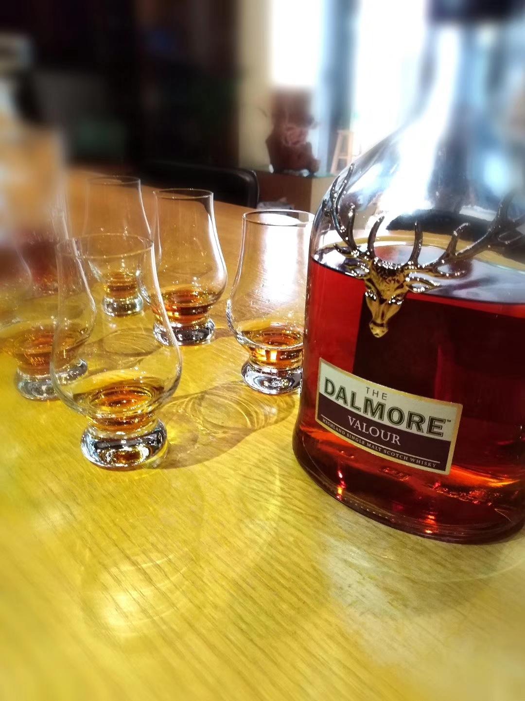 祝大家父亲节快乐～ ～父亲节，陪父亲喝一杯酒，让生活多一点滋润