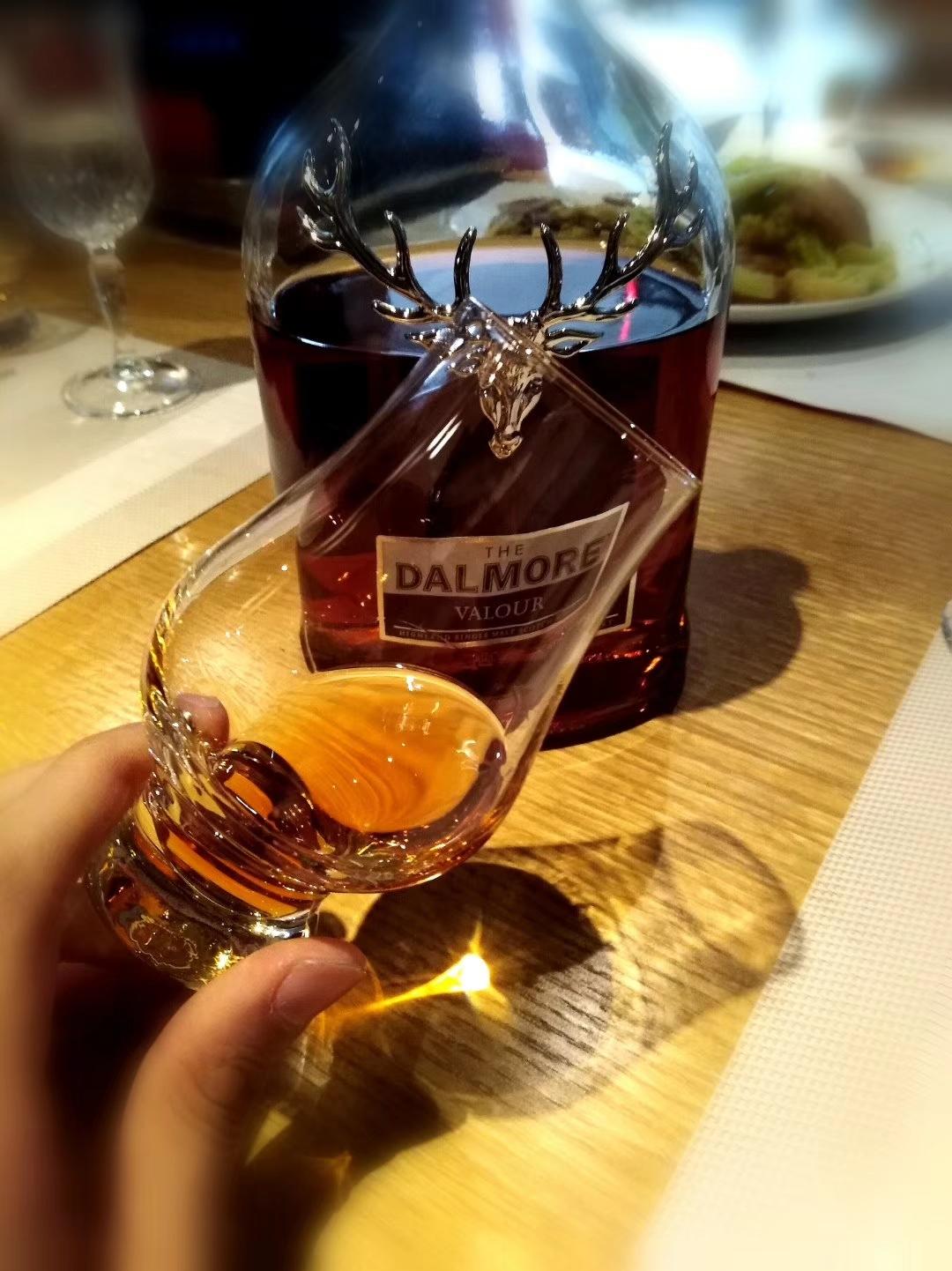 祝大家父亲节快乐～ ～父亲节，陪父亲喝一杯酒，让生活多一点滋润