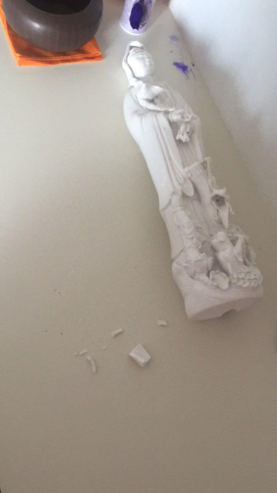 第一次在日本碰见震感如此大的地震，还好在观音大士的保佑下，酒都完好无事。