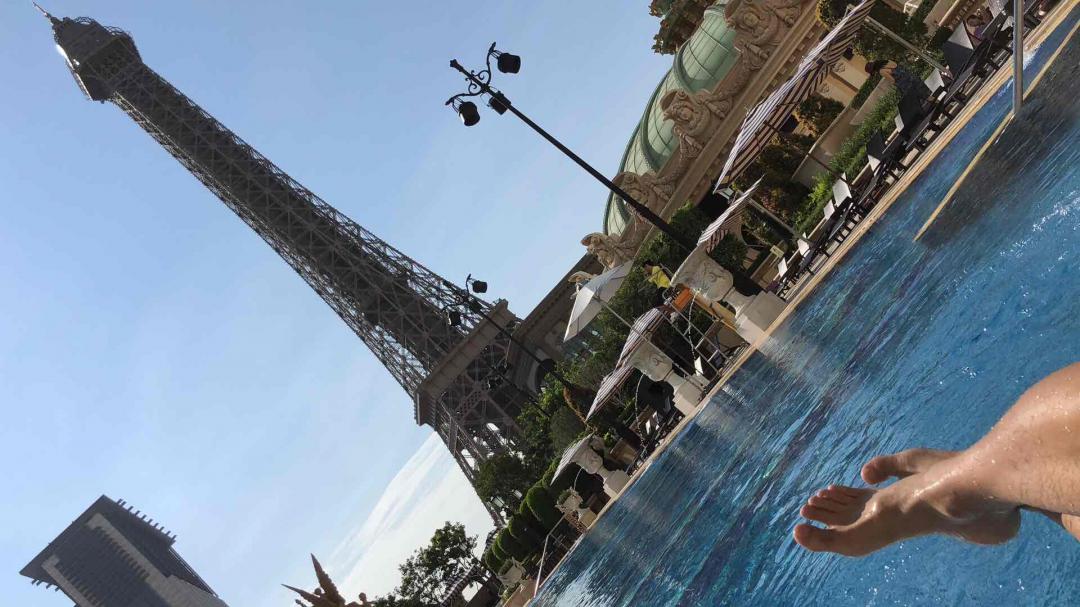 澳门带回Aultmore 21 和 18，之前在巴黎人住了几次居然不知道有个漂亮的游泳池，顺带安利一下<img src='https://sdata.whiskyworm.com/xcxpics/emoji_18.png' class='emoji' />