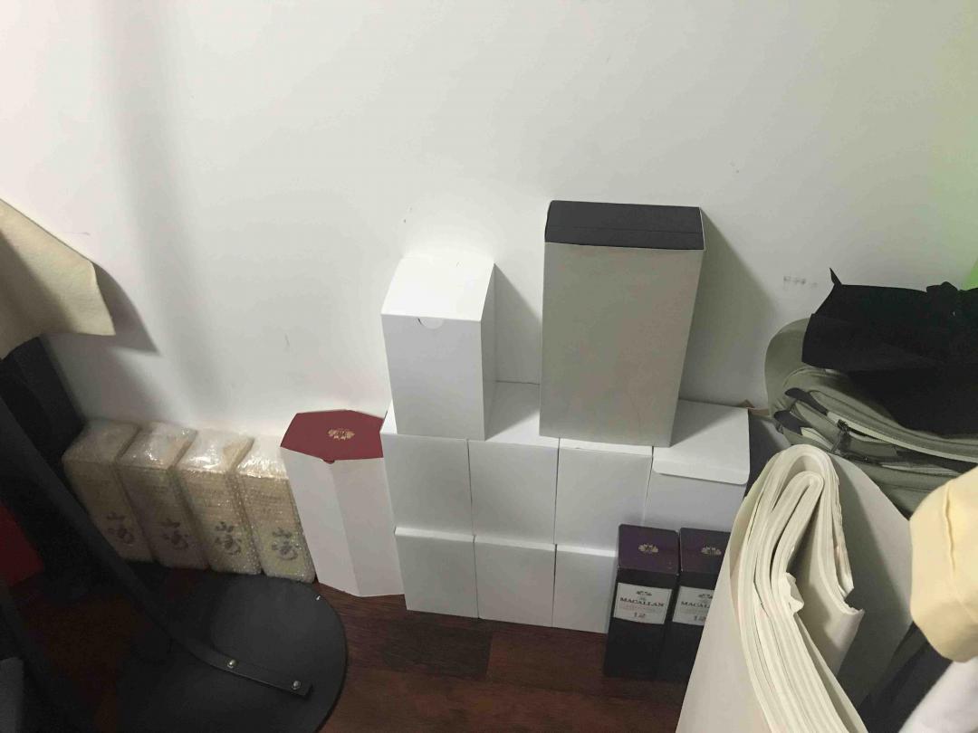 一礼拜没在家，拆快递拆了一小时