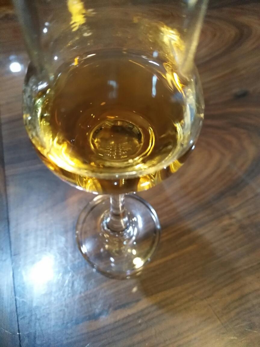 凝望你 看你似在逃避……