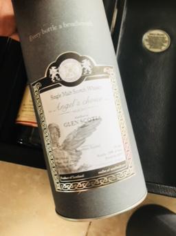 最近听一个朋友说买花格就买家族桶……说他家不太完美桶都用来装年份酒！难怪我之前喝40年也没多喜欢……刚好看到两支，价格合适……先收着试试……