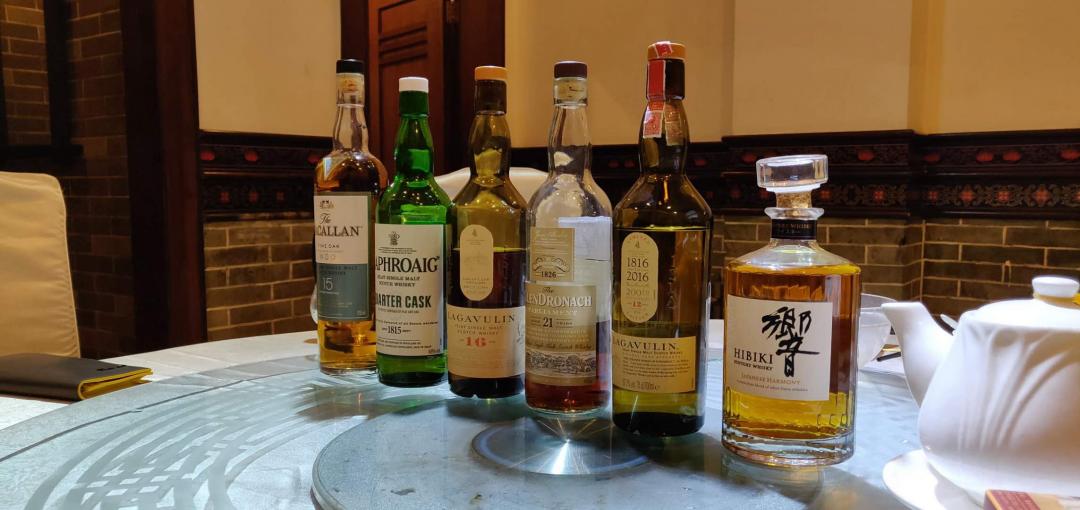 四个男人六瓶酒