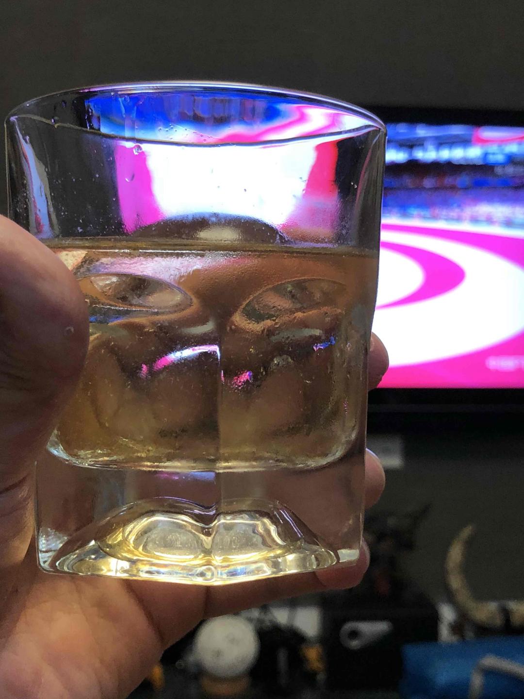 买了个硅胶模具，做出全透明的iceball，赞啊