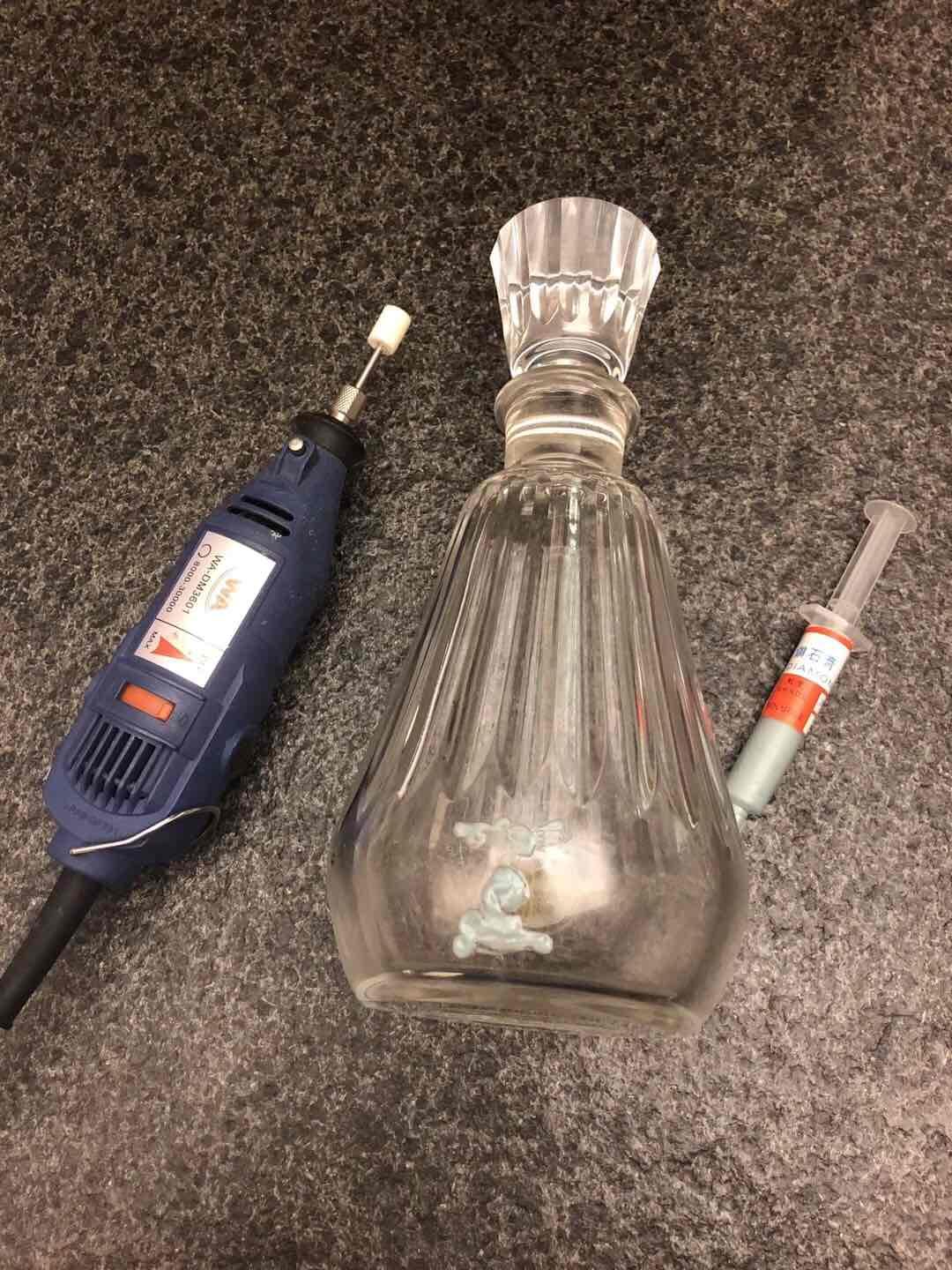 比工匠更工匠<img src='https://sdata.whiskyworm.com/xcxpics/emoji_14.png' class='emoji' />手工打磨巴卡拉水晶瓶，分装过期烂塞威士忌