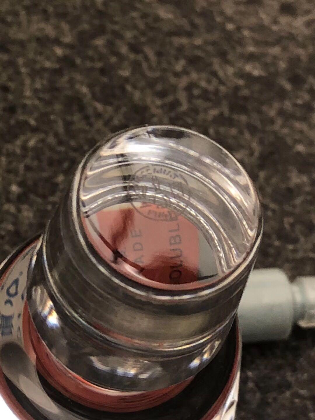 比工匠更工匠<img src='https://sdata.whiskyworm.com/xcxpics/emoji_14.png' class='emoji' />手工打磨巴卡拉水晶瓶，分装过期烂塞威士忌