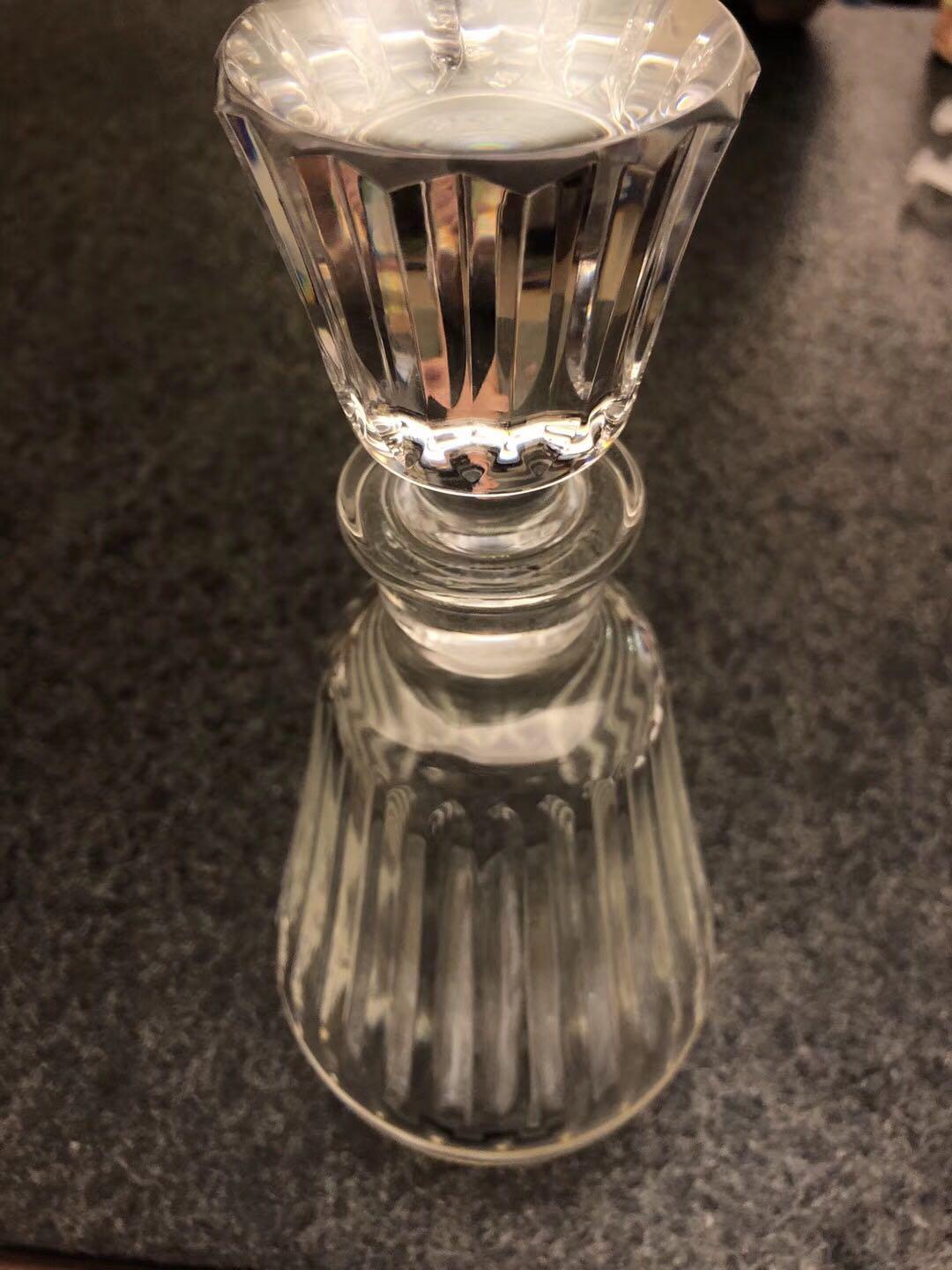 比工匠更工匠<img src='https://sdata.whiskyworm.com/xcxpics/emoji_14.png' class='emoji' />手工打磨巴卡拉水晶瓶，分装过期烂塞威士忌