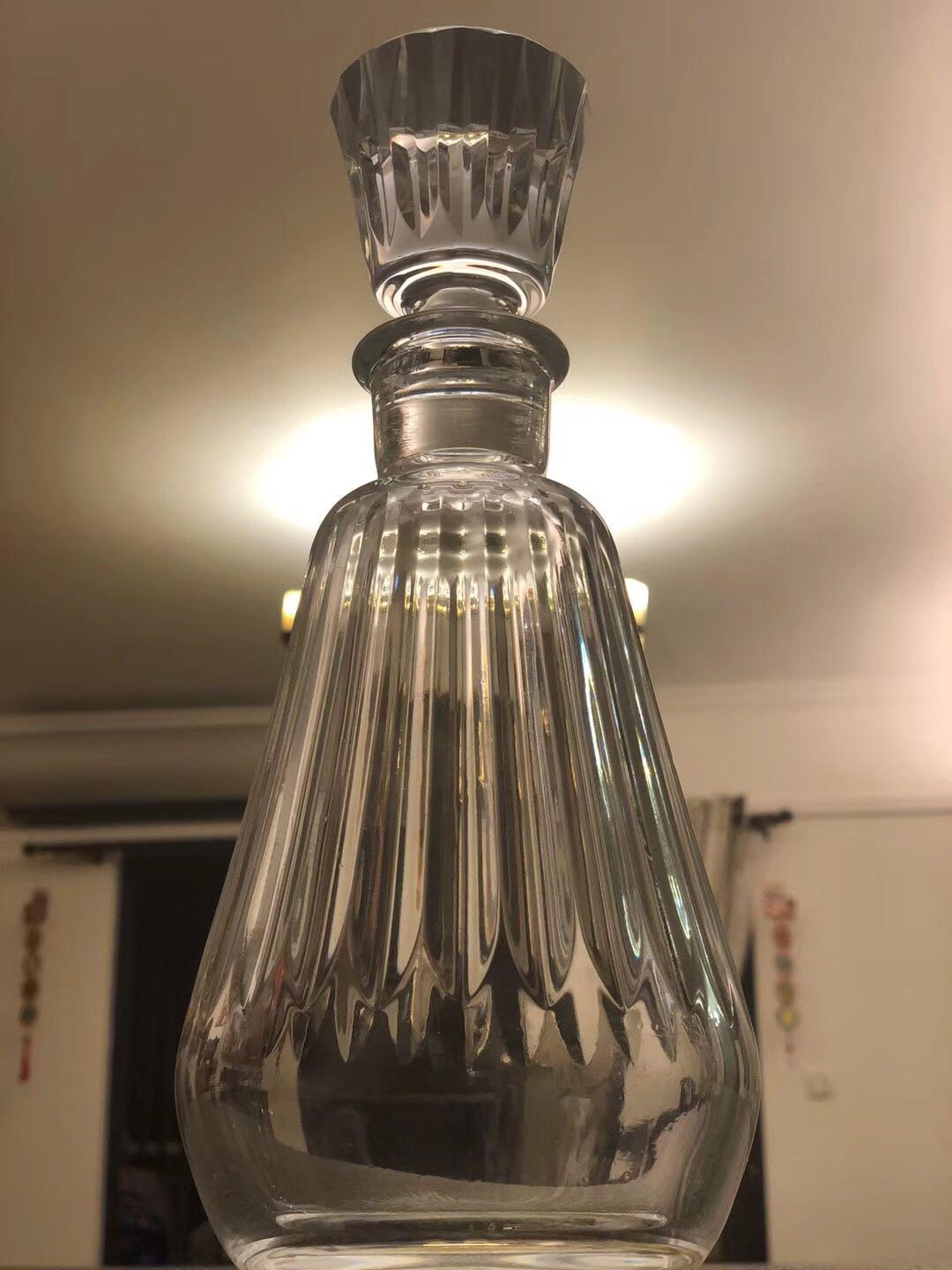 比工匠更工匠<img src='https://sdata.whiskyworm.com/xcxpics/emoji_14.png' class='emoji' />手工打磨巴卡拉水晶瓶，分装过期烂塞威士忌