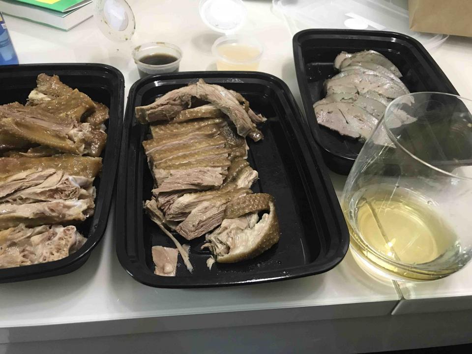 配卤鹅，还挺爽。